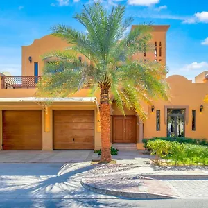 Fam Living - Palm Jumeirah - With Private Pool Dubai