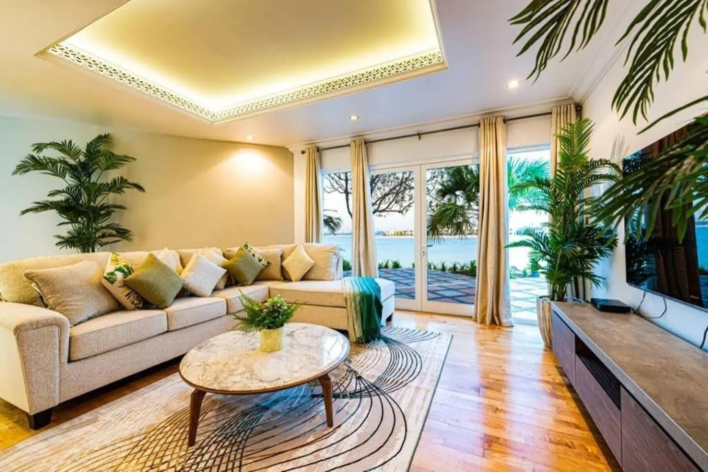 Luxurious Villa With Stunning Sea Views Of Palm Jumeirah Dubai