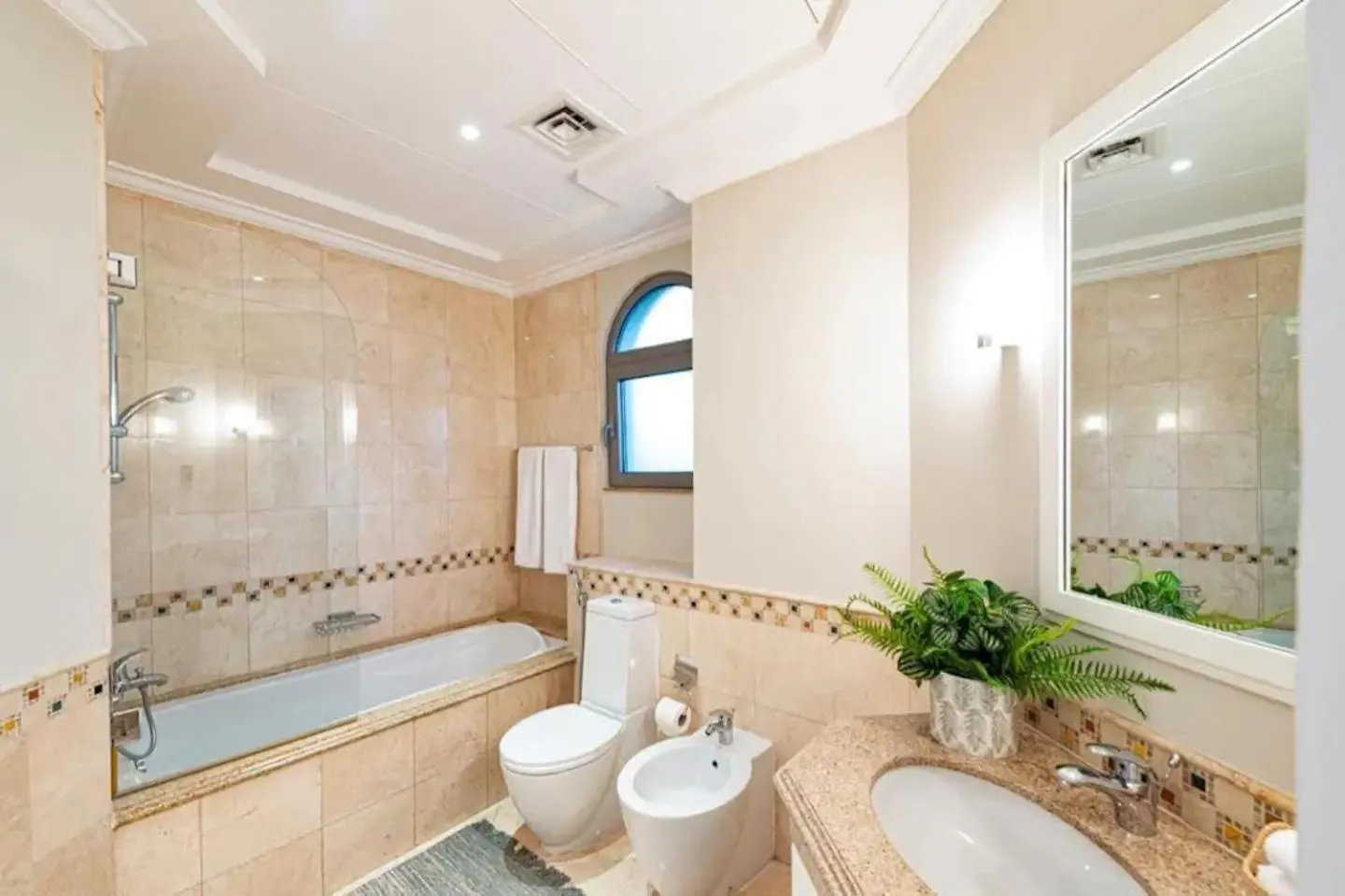 Luxurious Villa With Stunning Sea Views Of Palm Jumeirah Dubai