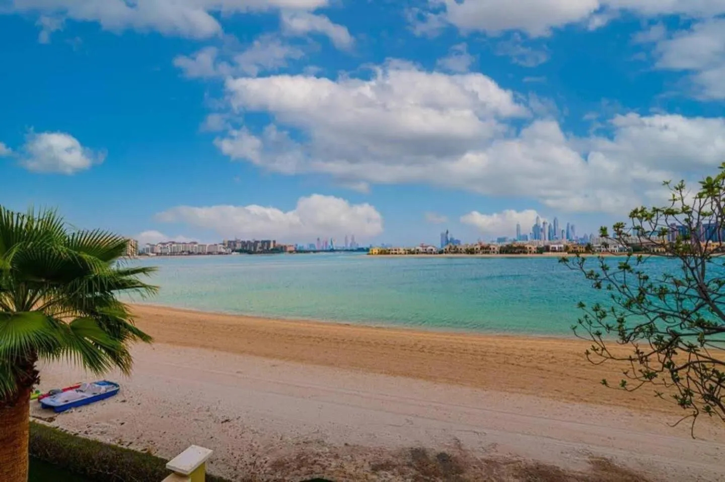 Luxurious Villa With Stunning Sea Views Of Palm Jumeirah Dubai