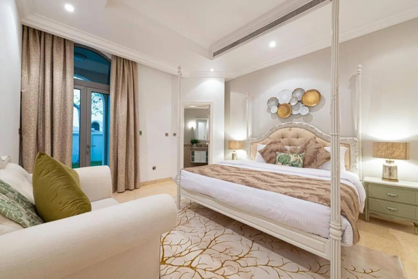 Luxurious Villa With Stunning Sea Views Of Palm Jumeirah Dubai