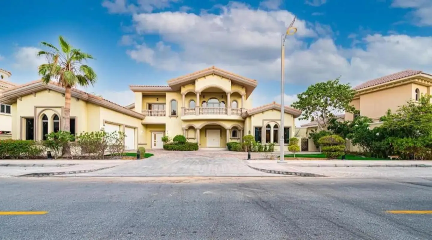 Luxurious Villa With Stunning Sea Views Of Palm Jumeirah Dubai