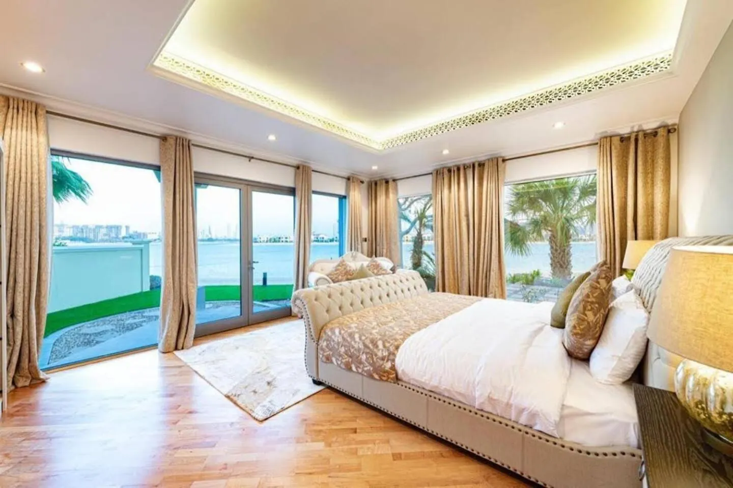 Luxurious Villa With Stunning Sea Views Of Palm Jumeirah Dubai